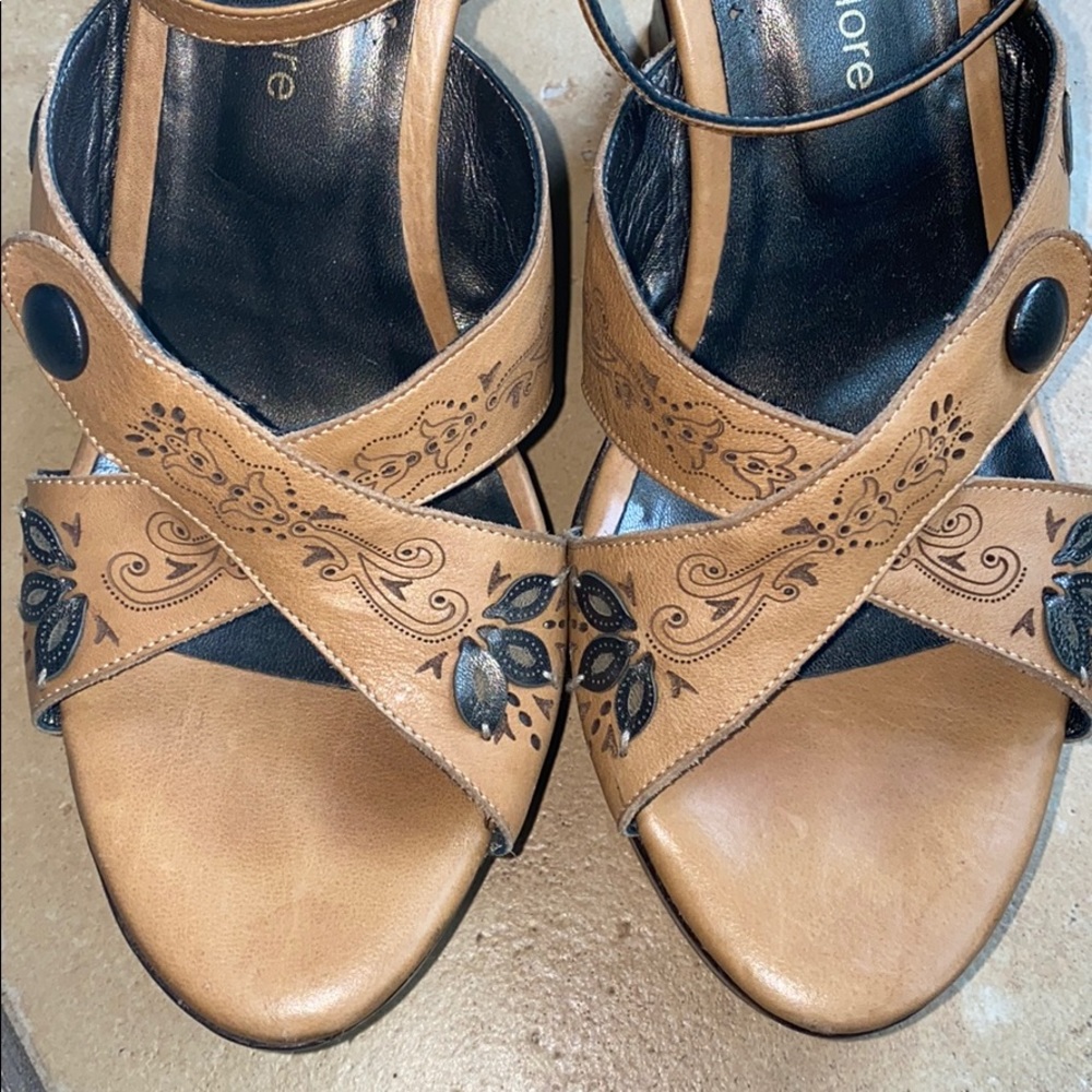 Isabella Fiore Vintage Wood Wedge Heel - Picture 12 of 16